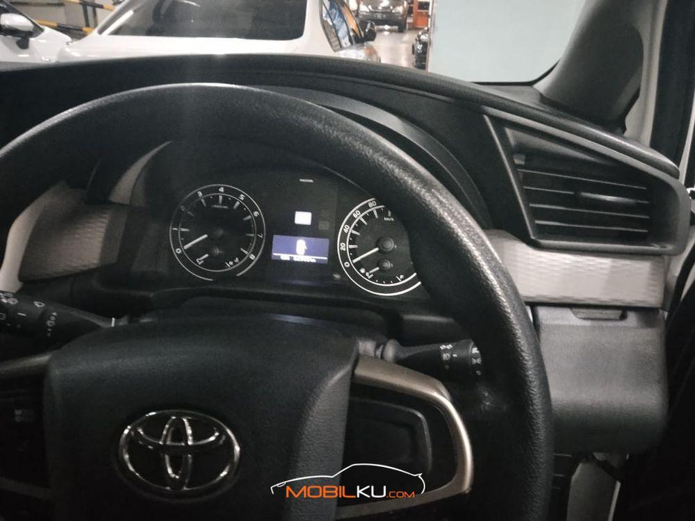 Mobil Toyota Kijang Innova 2018