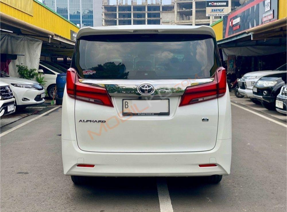 Mobil Toyota Alphard 2022