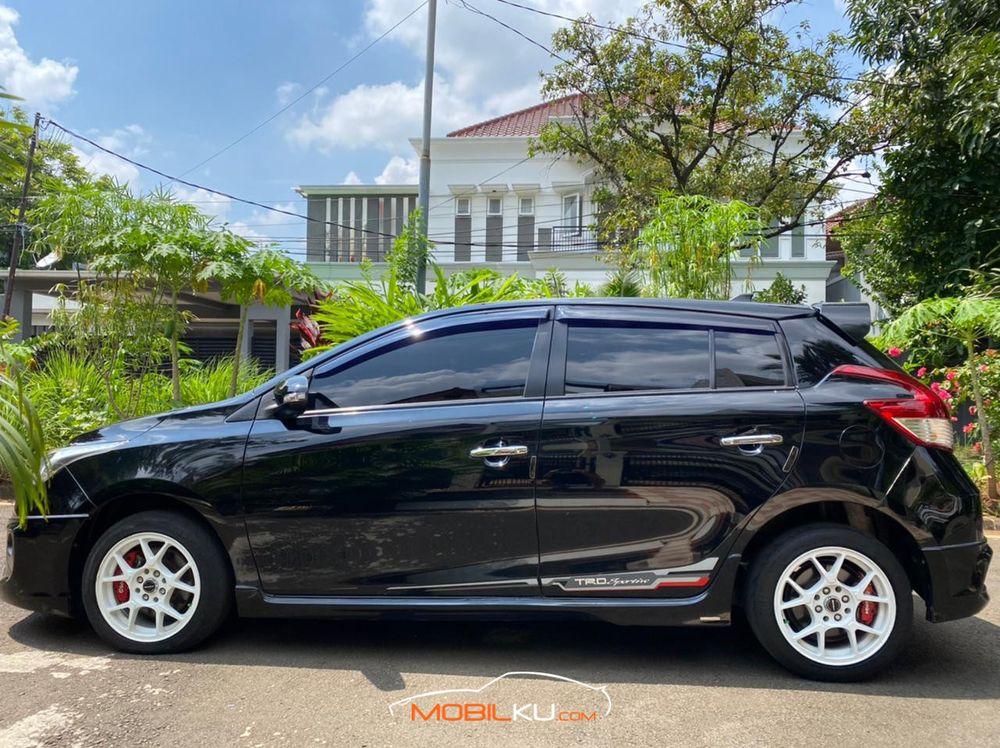 Mobil Toyota Yaris 2016