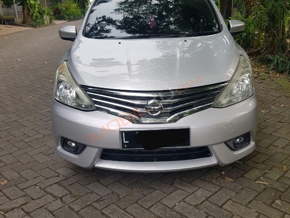 Mobil Nissan Grand Livina 2015