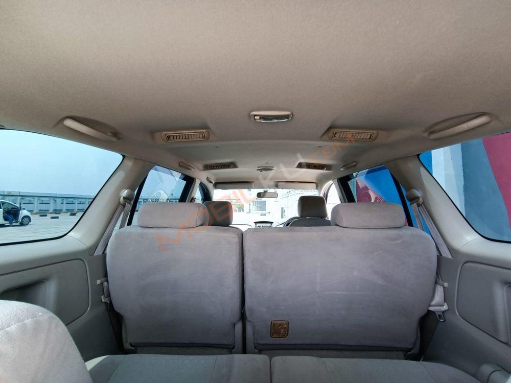 Mobil Toyota Kijang Innova 2010