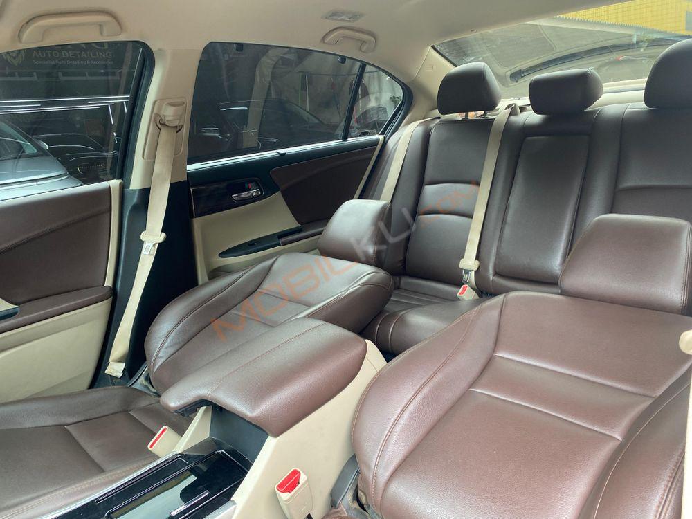 Mobil Honda Accord 2016