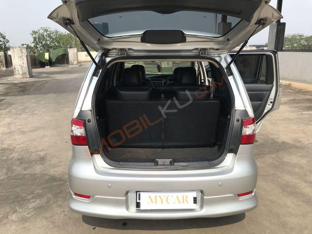 Mobil Nissan Grand Livina 2017