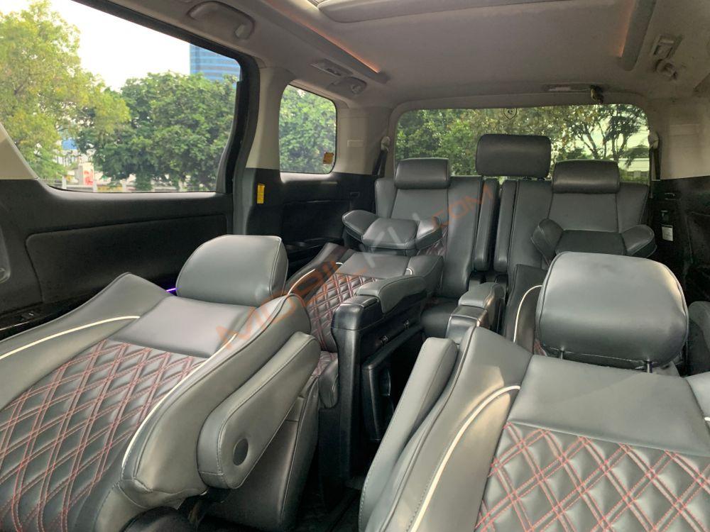 Mobil Toyota Vellfire 2013