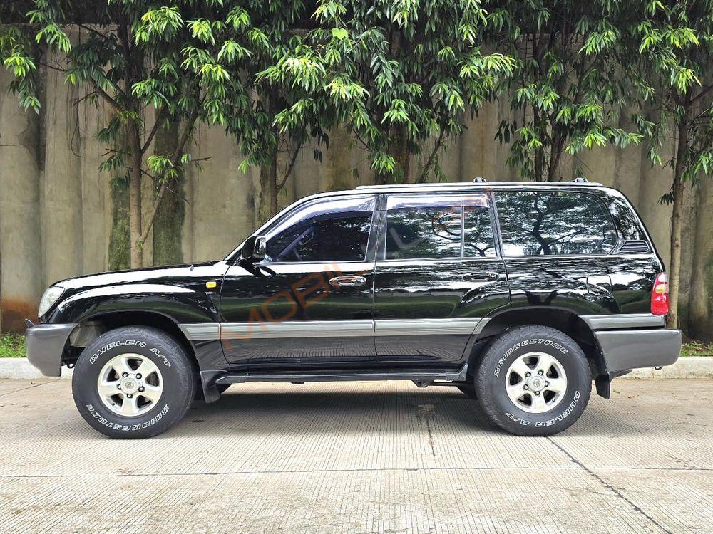 Mobil Toyota Land Cruiser 2002
