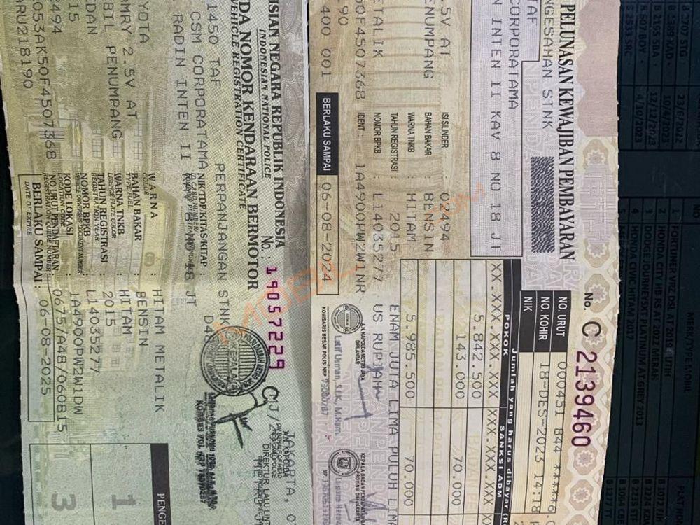 Mobil Toyota Camry 2015