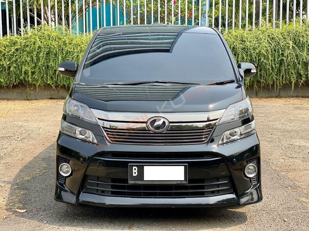 Mobil Toyota Vellfire 2013