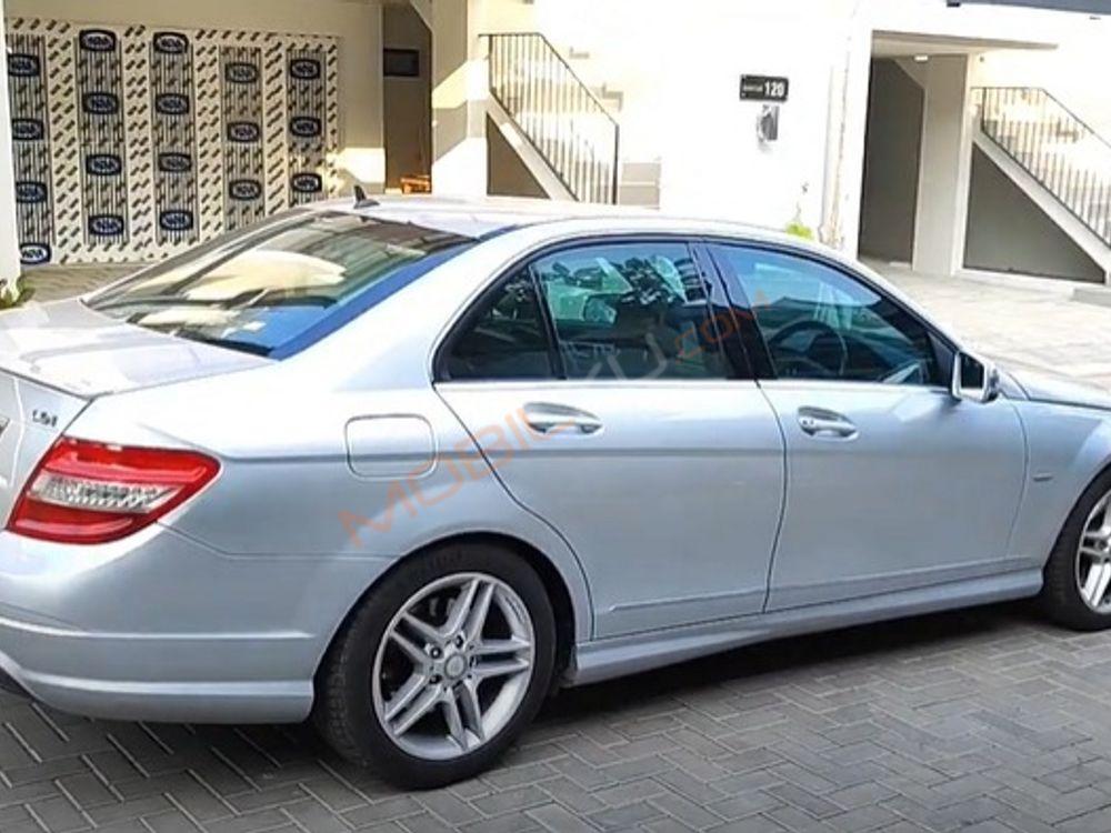 Mobil Mercedes-Benz C-Class 2010