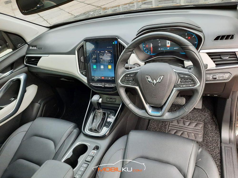 Mobil Wuling Almaz 2019