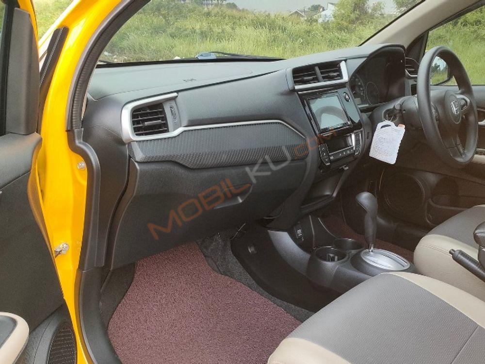 Mobil Honda Brio 2018
