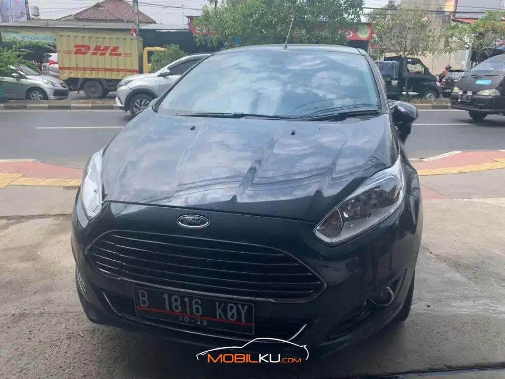 Mobil Ford Fiesta 2013