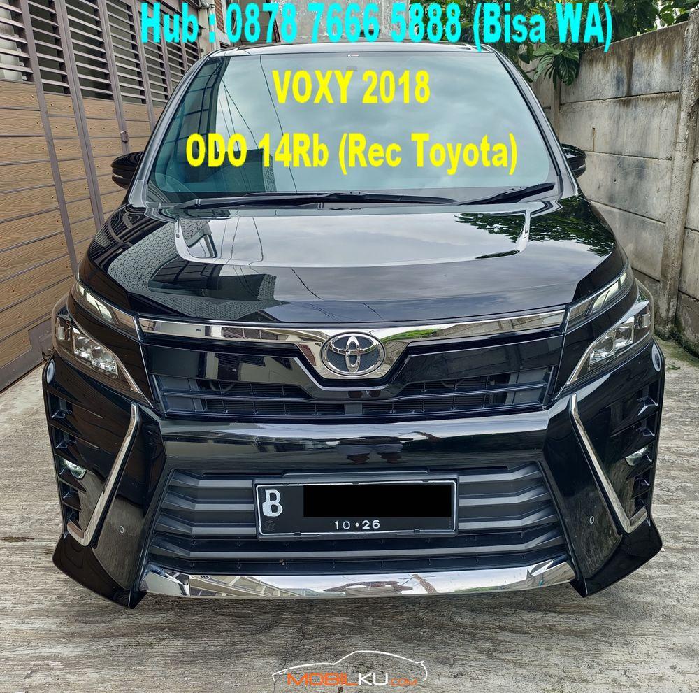 Mobil Toyota Voxy 2018