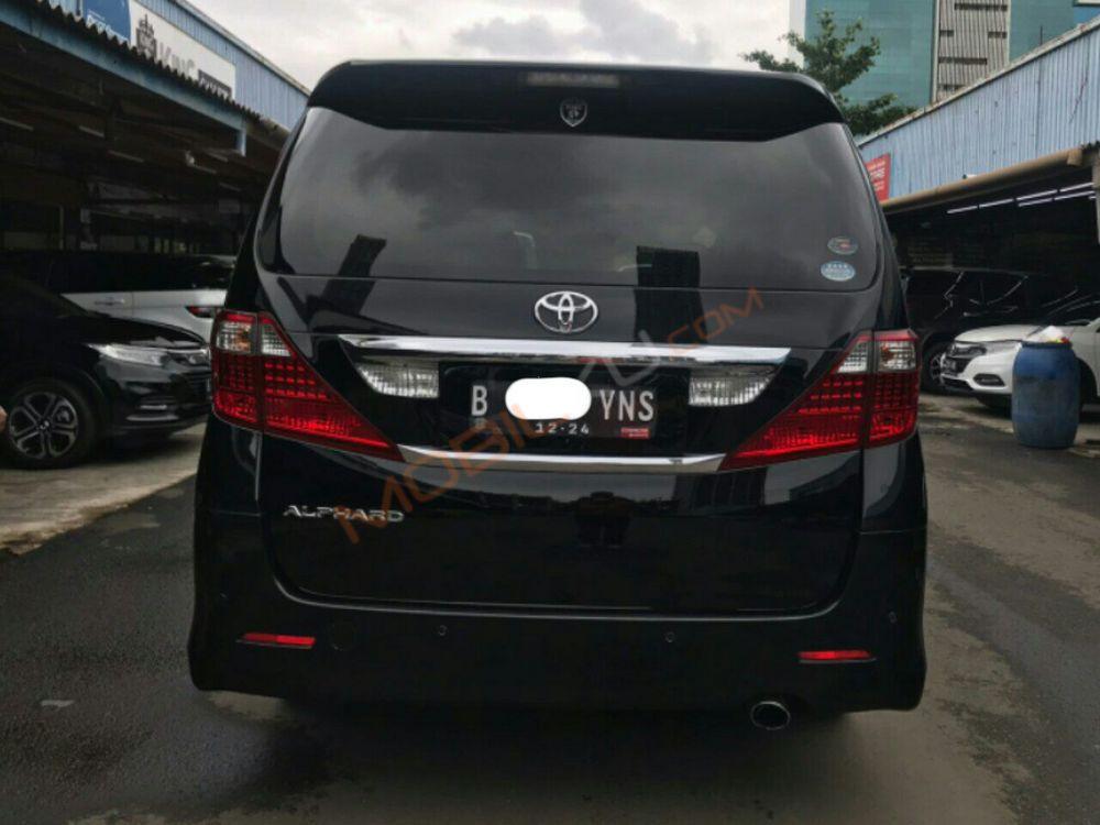 Mobil Toyota Alphard 2009