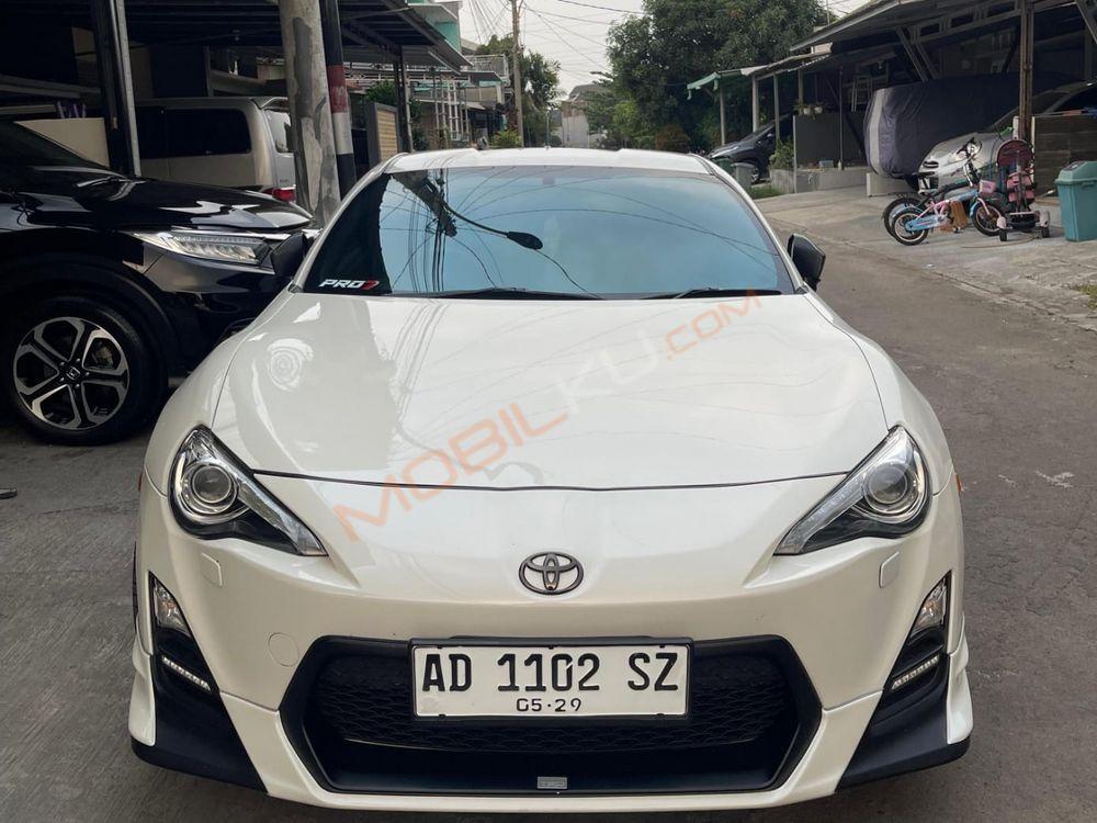Mobil Toyota 86 2013