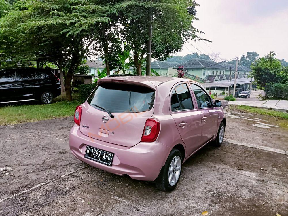 Mobil Nissan March 2014