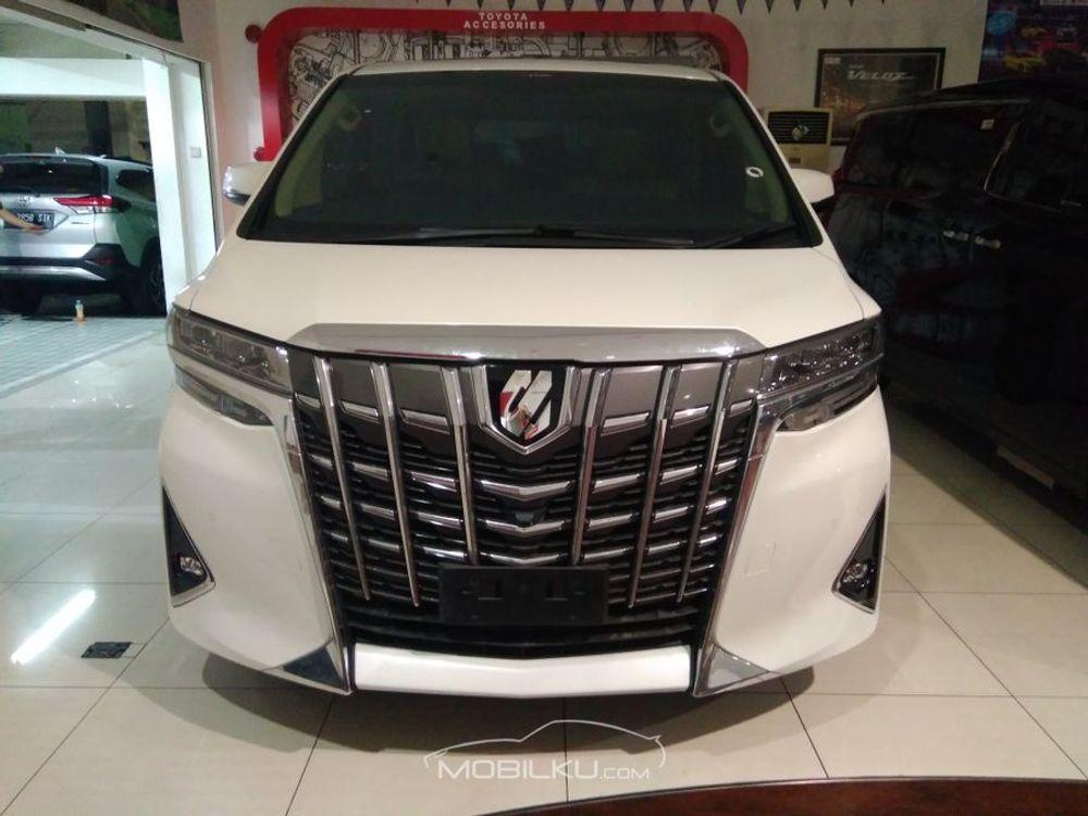 Mobil Toyota Alphard 2019