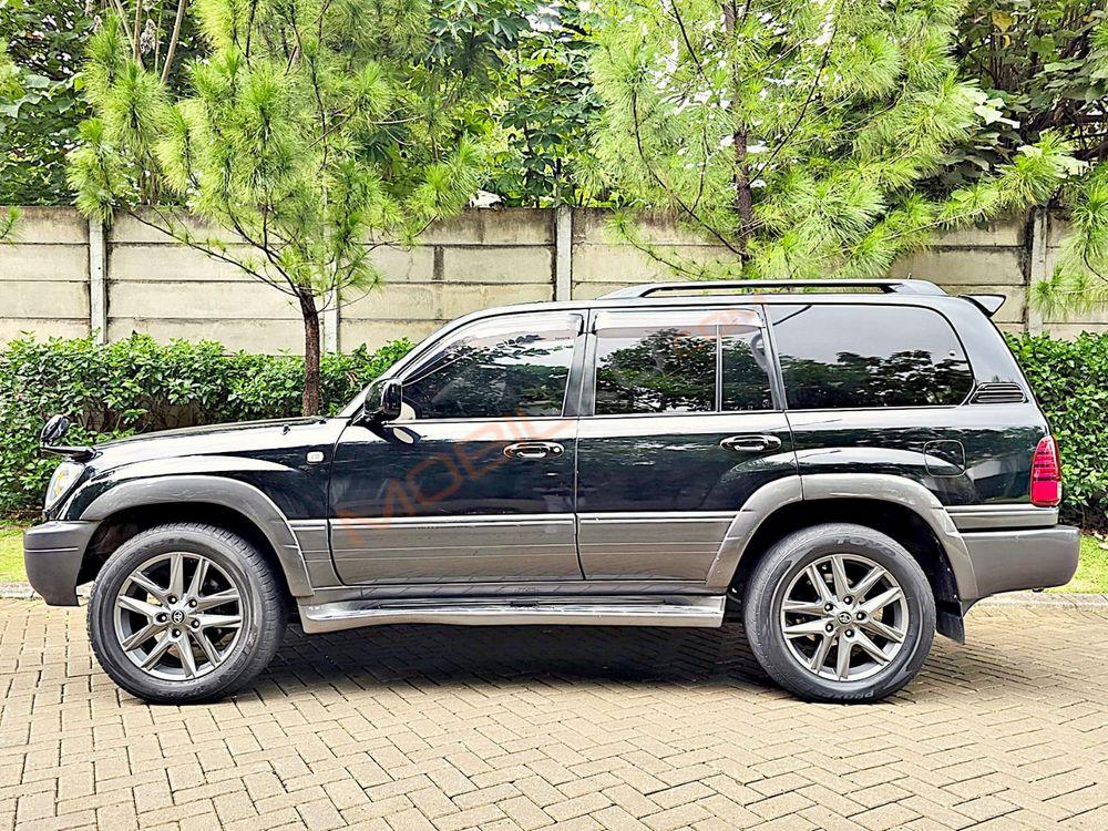 Mobil Toyota Land Cruiser 2007