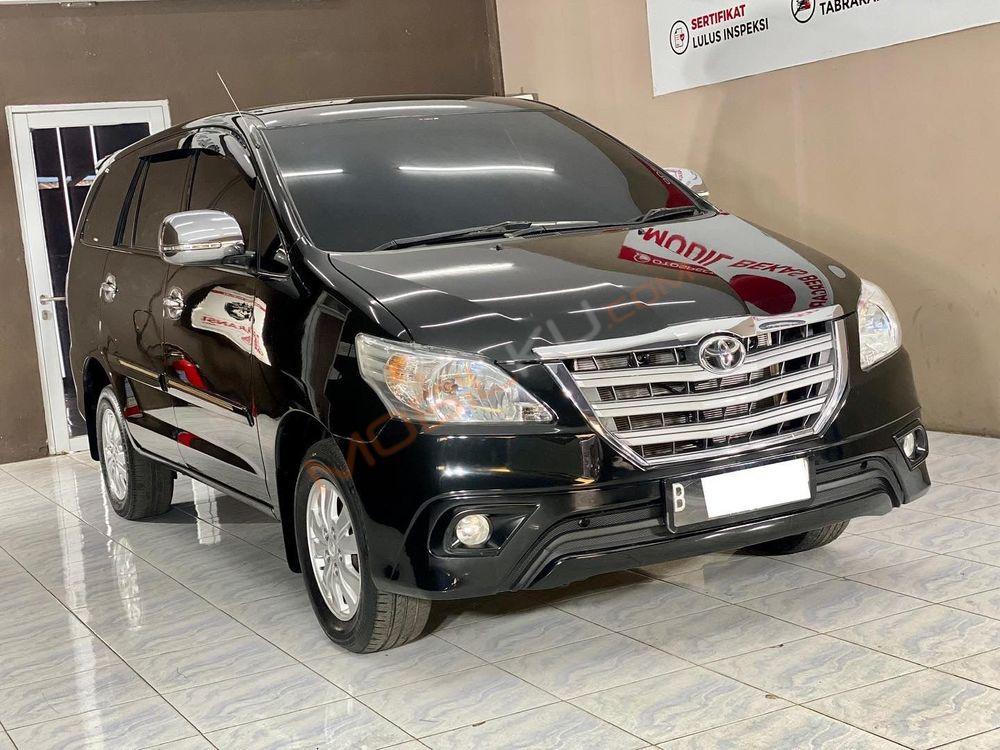 Mobil Toyota Kijang Innova 2013