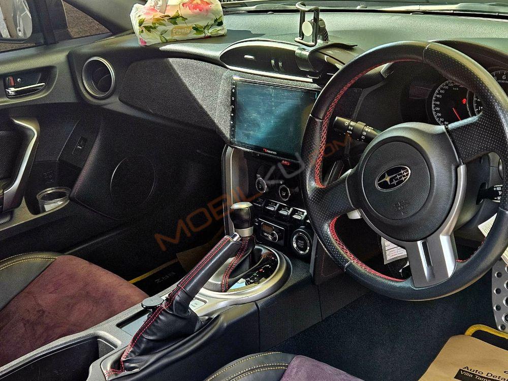 Mobil Subaru BRZ 2013