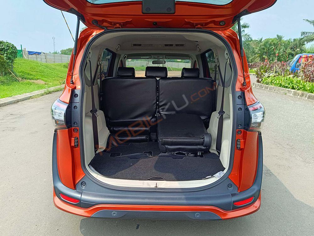 Mobil Toyota Sienta 2017