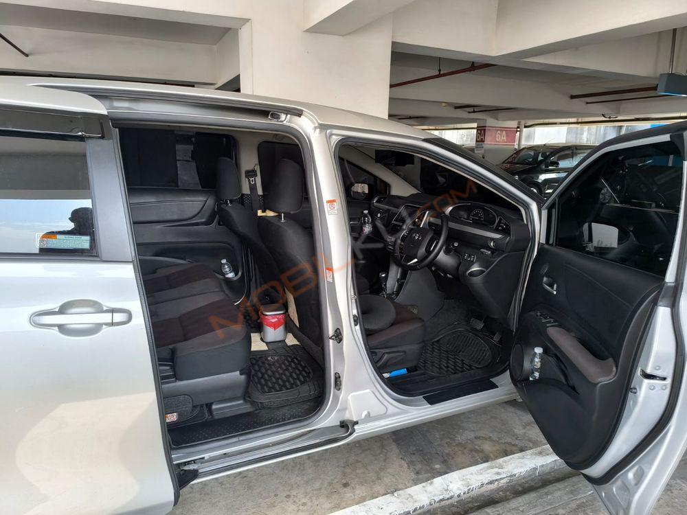 Mobil Toyota Sienta 2020