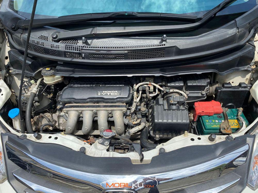 Mobil Honda Freed 2013