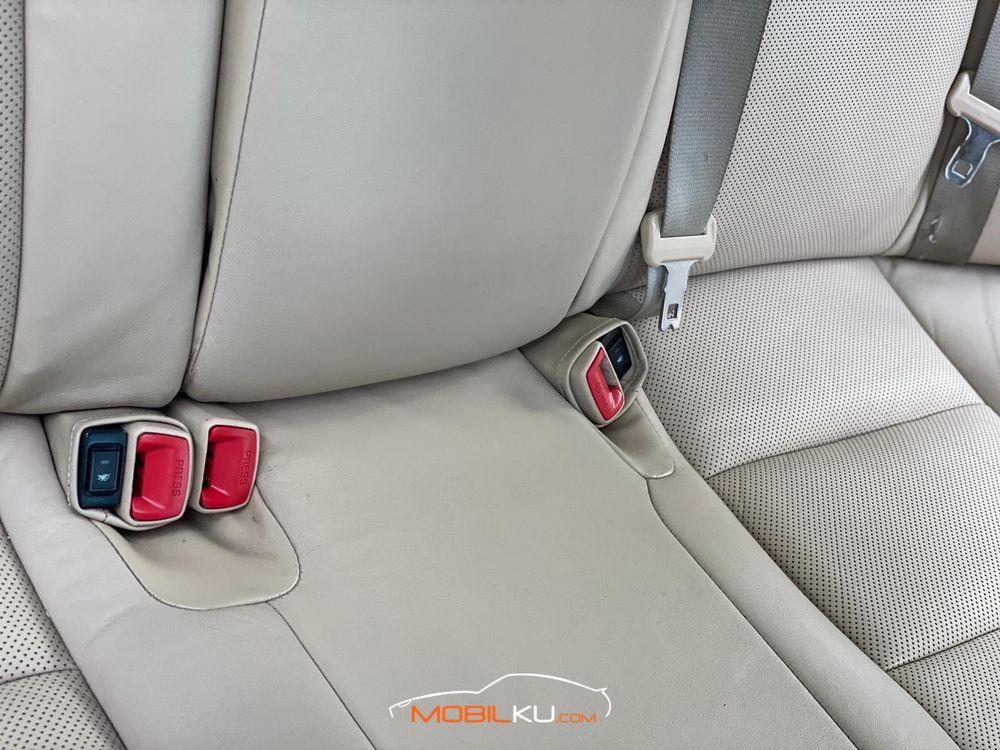 Mobil Toyota Camry 2012