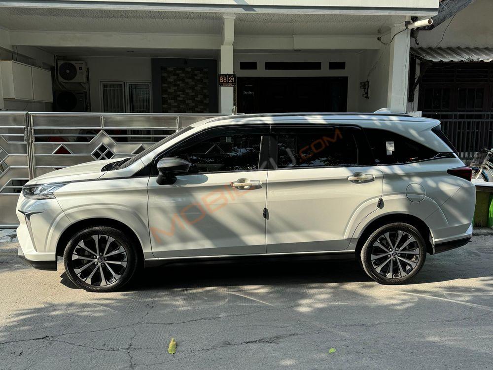 Mobil Toyota Veloz 2022