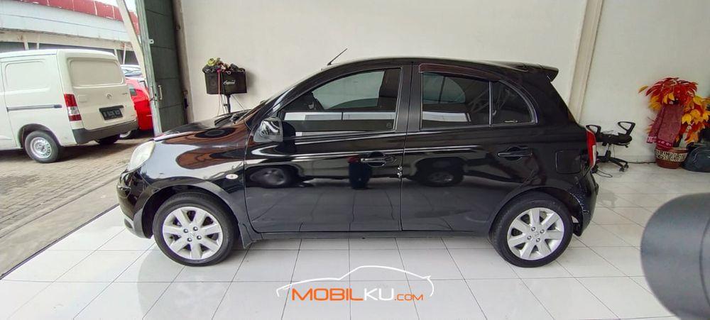 Mobil Nissan March 2013