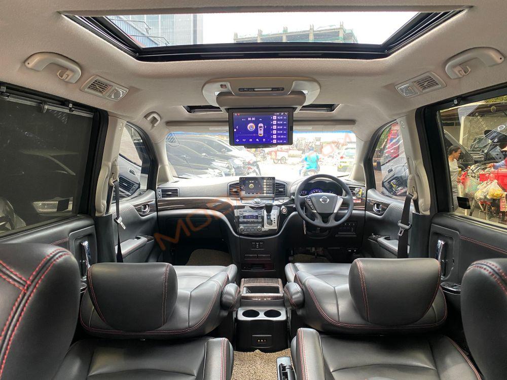 Mobil Nissan Elgrand 2011