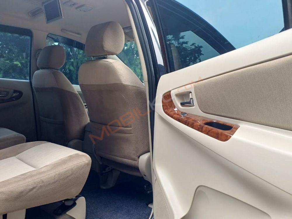 Mobil Toyota Kijang Innova 2015