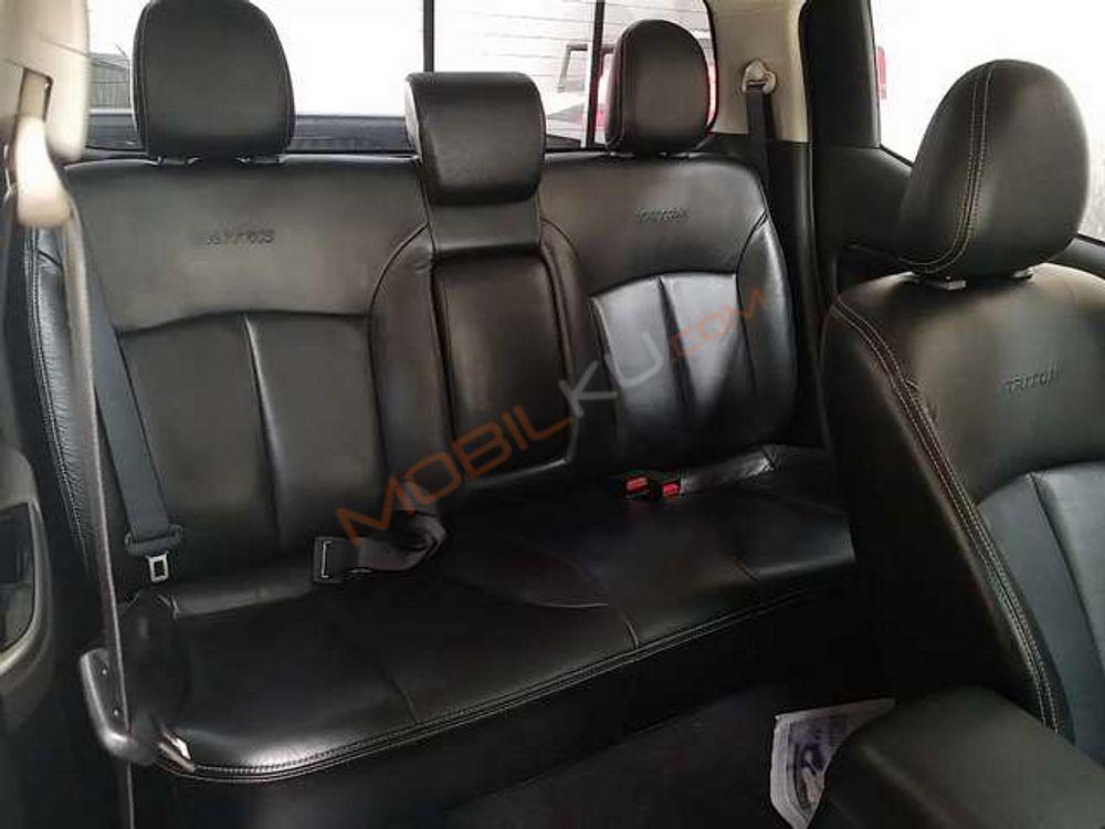 Mobil Mitsubishi Triton 2017