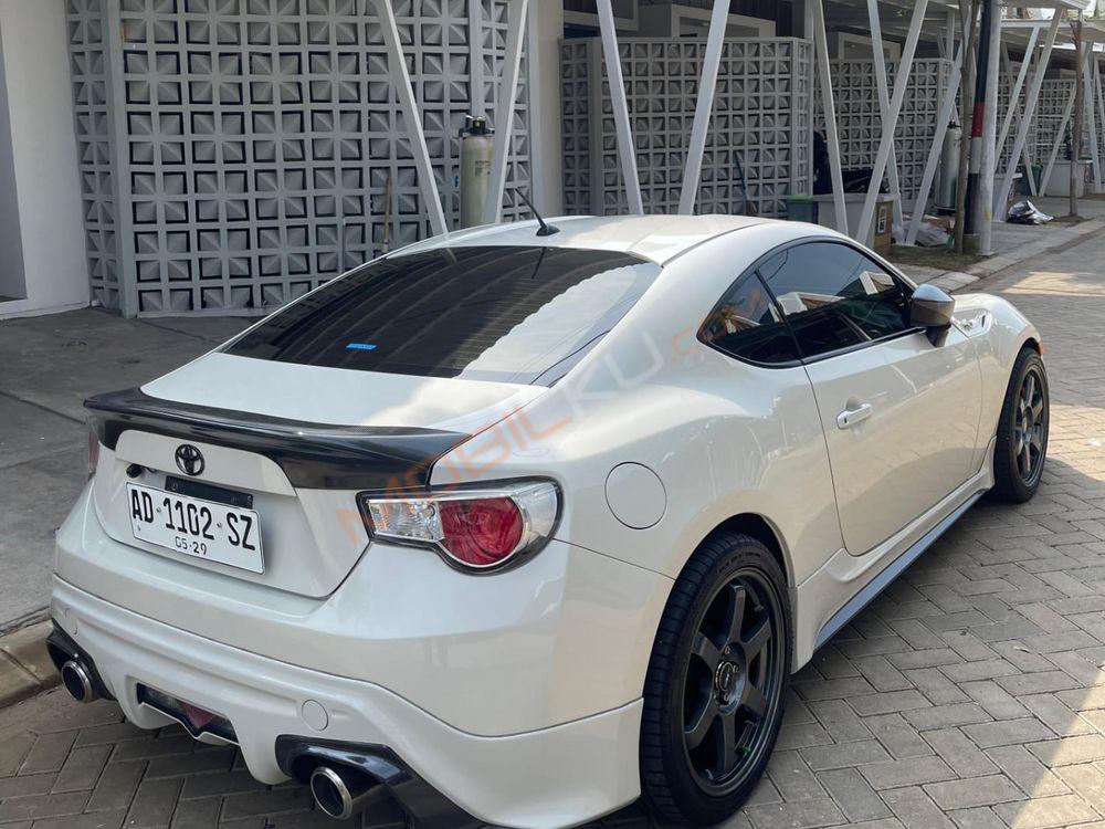 Mobil Toyota 86 2013