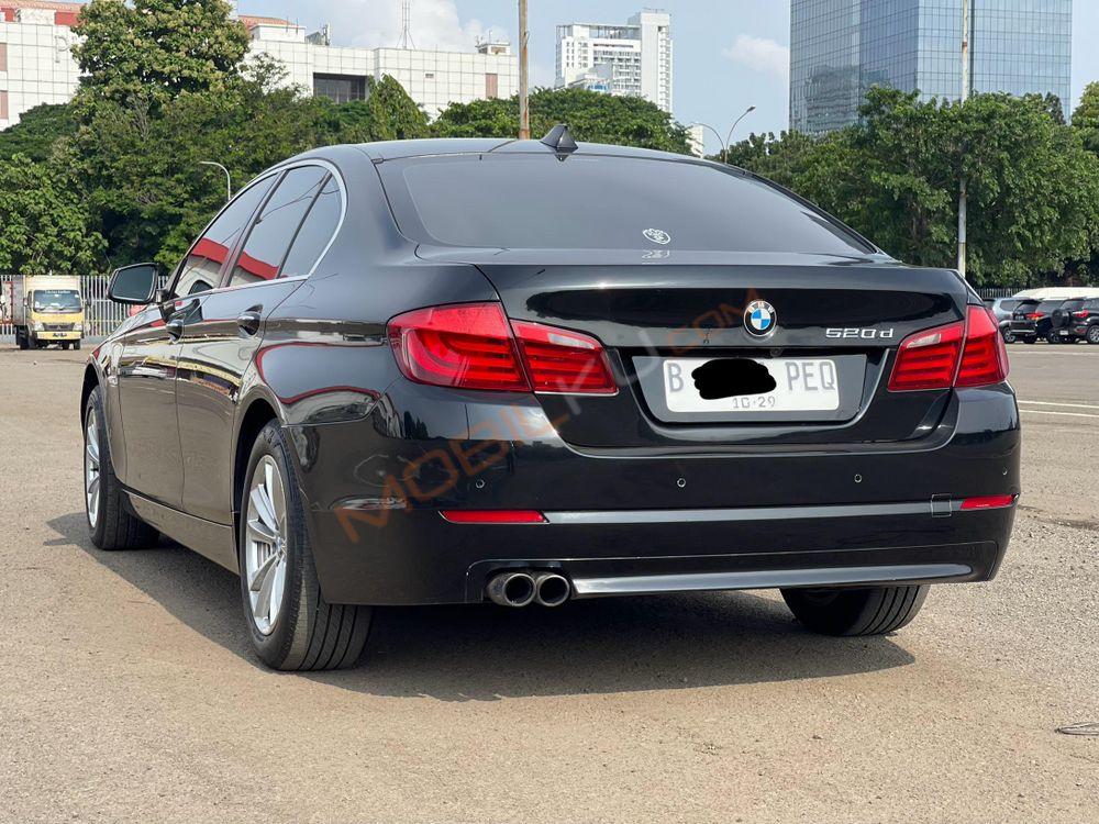 Mobil BMW 5 Series 2013