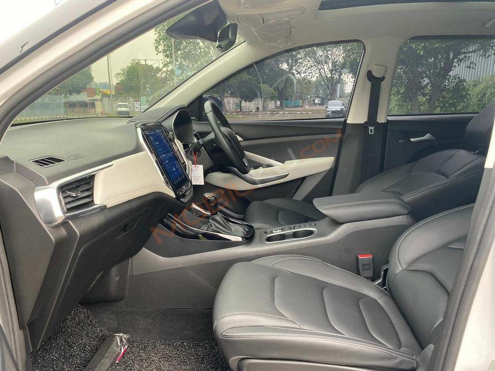 Mobil Wuling Almaz 2021