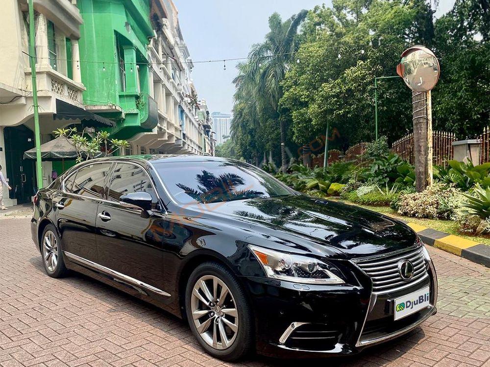 Mobil Lexus LS 2014