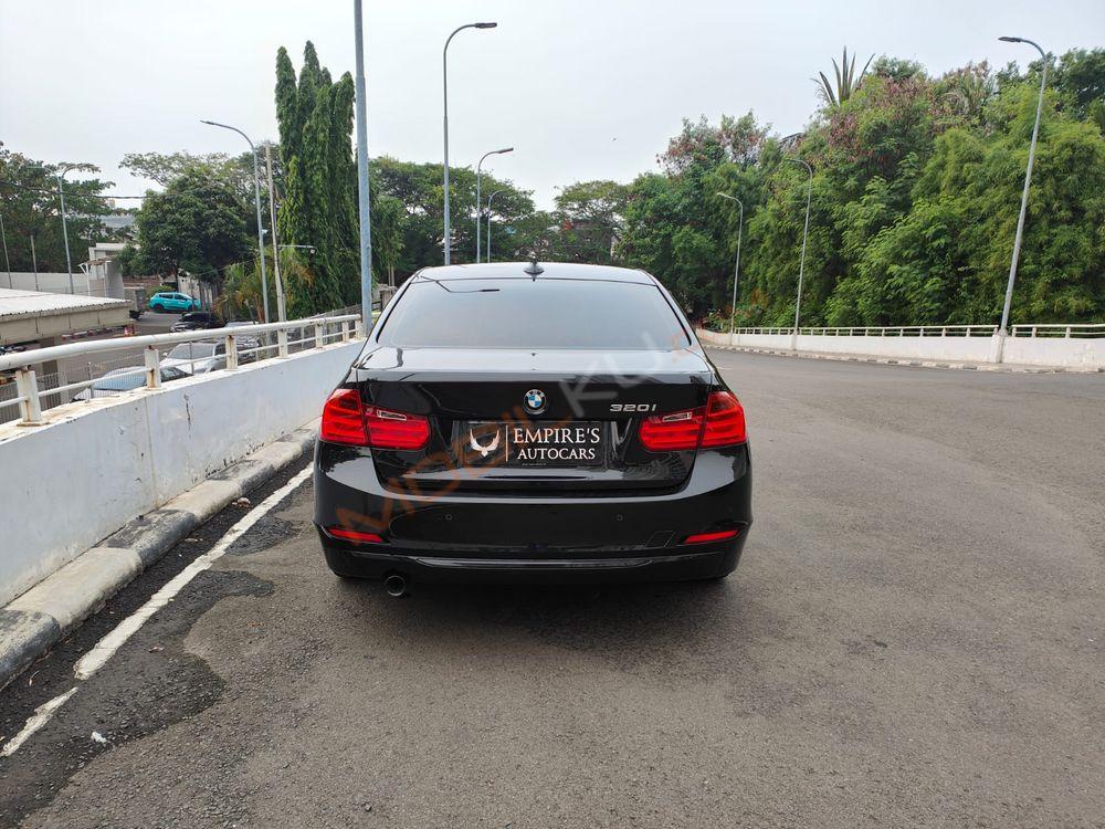 Mobil BMW 3 Series 2015