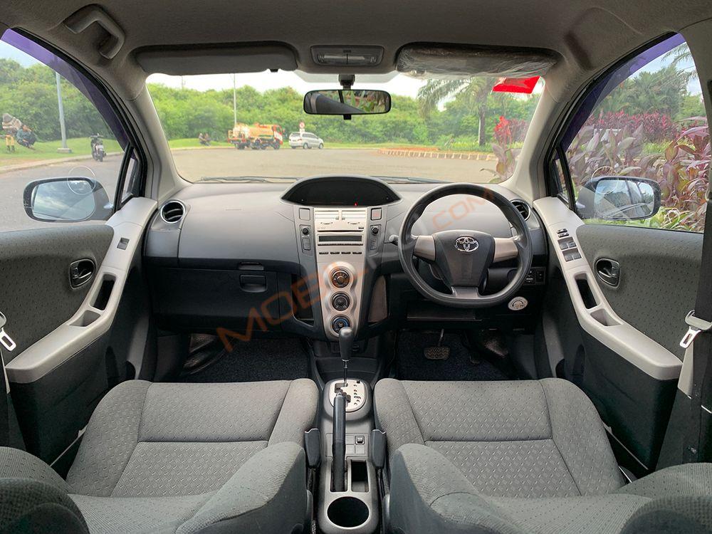 Mobil Toyota Yaris 2012