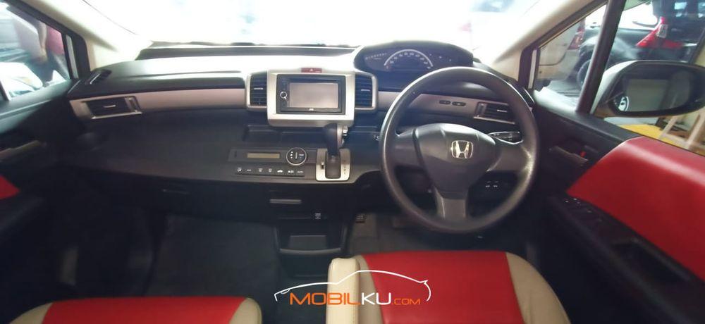 Mobil Honda Freed 2012