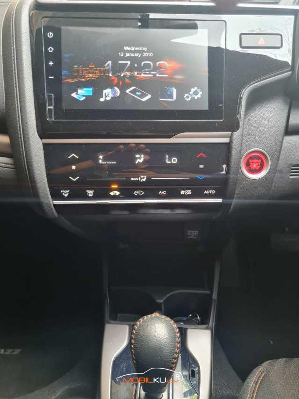 Mobil Honda Jazz 2019