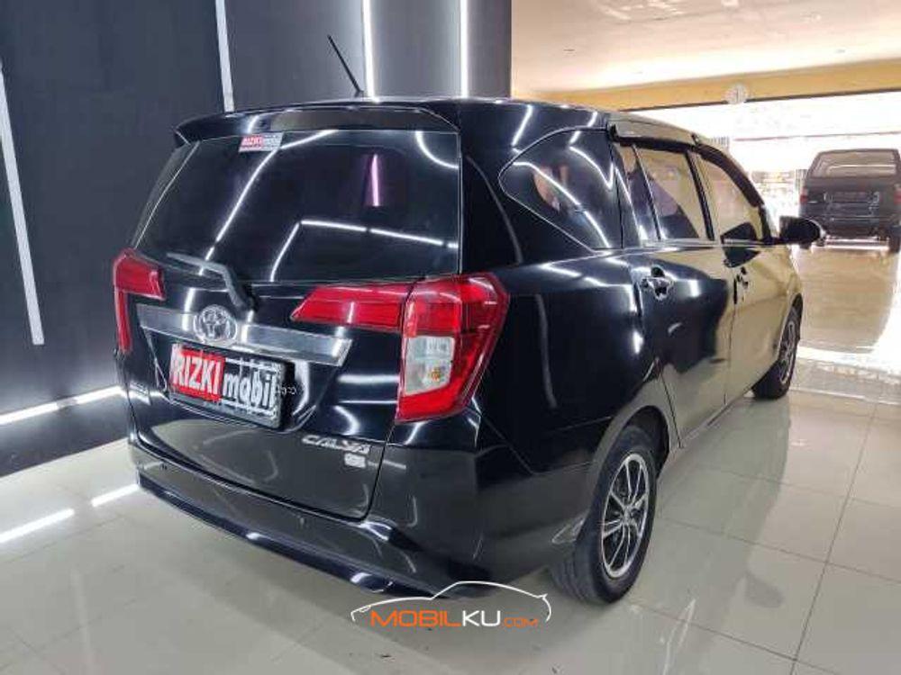 Mobil Toyota Calya 2017