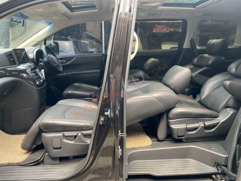 Mobil Nissan Elgrand 2011