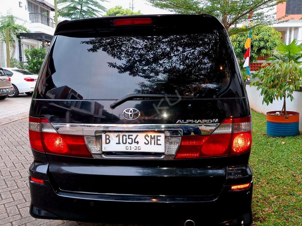 Mobil Toyota Alphard 2005