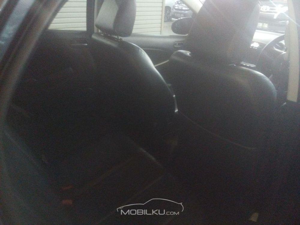 Mobil Mazda 2 Hatchback 2013