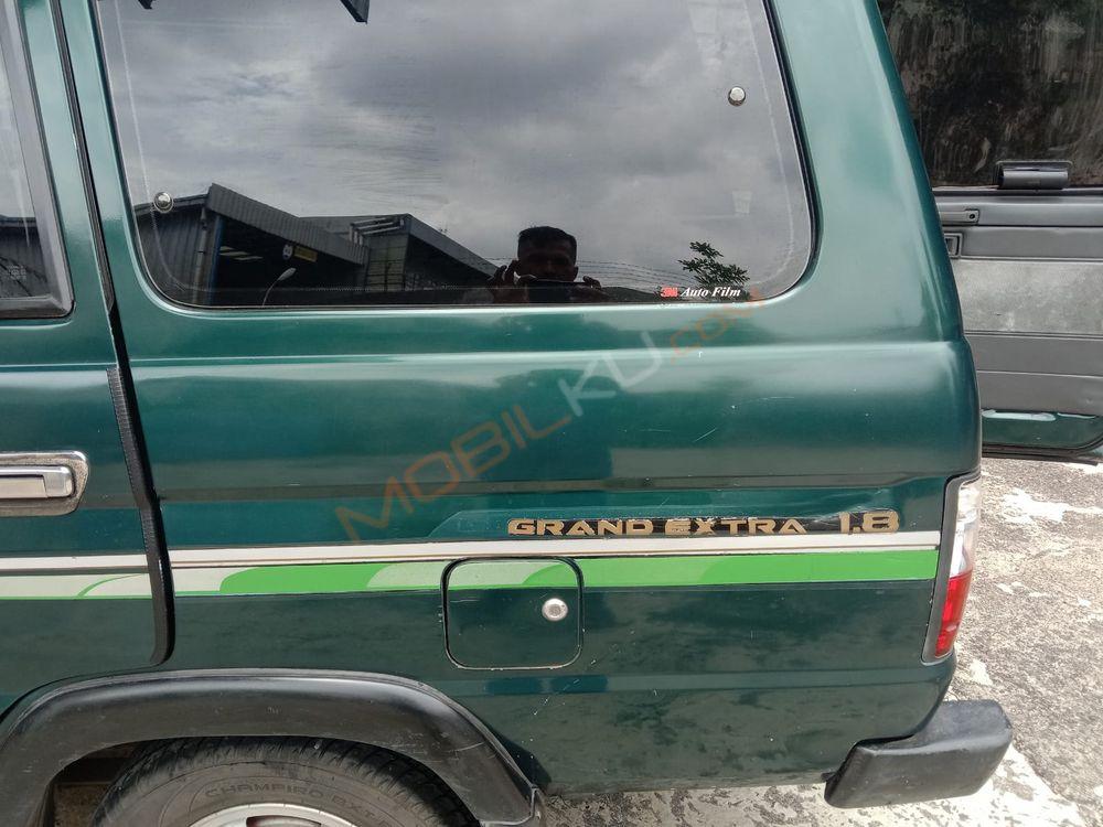 Mobil Toyota Kijang 1996