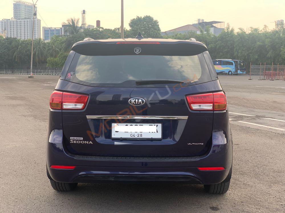 Mobil Kia Sedona 2017