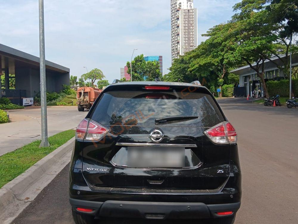 Mobil Nissan X-Trail 2015