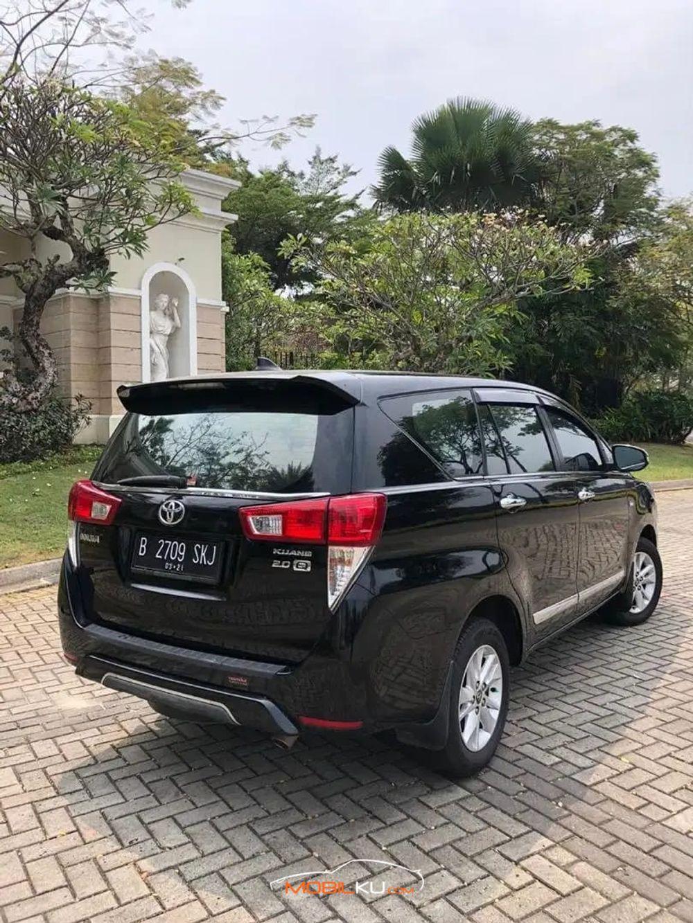 Mobil Toyota Kijang Innova 2016