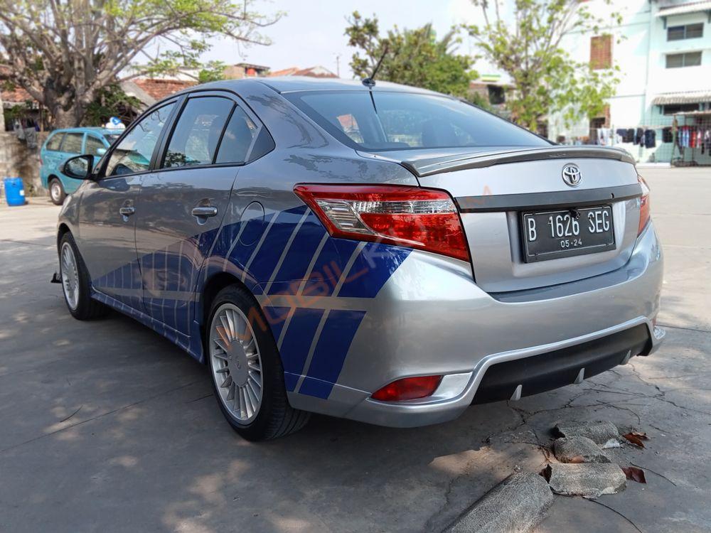 Mobil Toyota Limo 2014