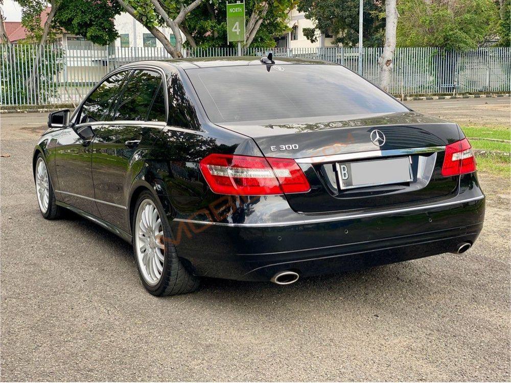 Mobil Mercedes-Benz E-Class 2011